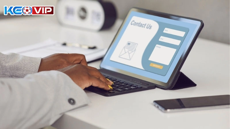 Liên hệ hỗ trợ ngay trên website